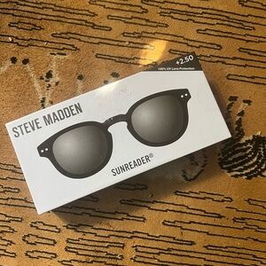 Steve Madden SUN READERS New in Box.  2.50 strength
